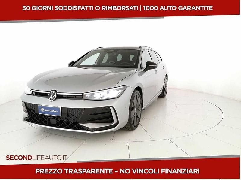 Usata VW Passat R-line 150 CV (110 kW) 2024 Argento Station wagon