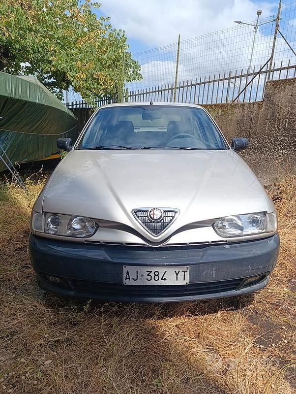 Grigio Usata 1995 Alfa Romeo 146 Due volumi | 2000 € - Immagine 1/4