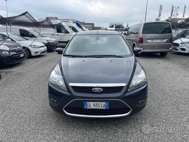 Käytetty Ford Focus 110 HP (80 kW) 2008 Sininen Sedan