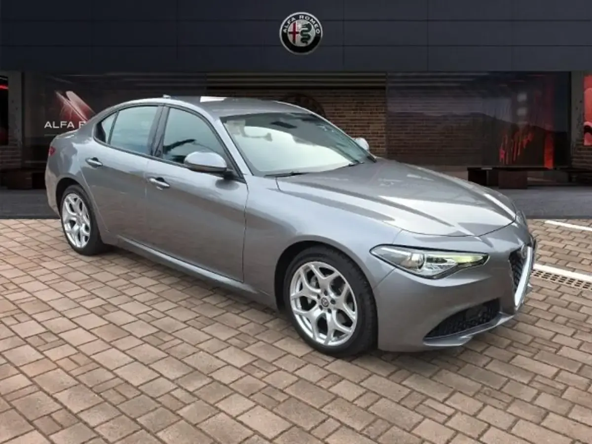 Usata Alfa Romeo Giulia Executive 160 CV (117 kW) 2021 Grigio scuro Berlina