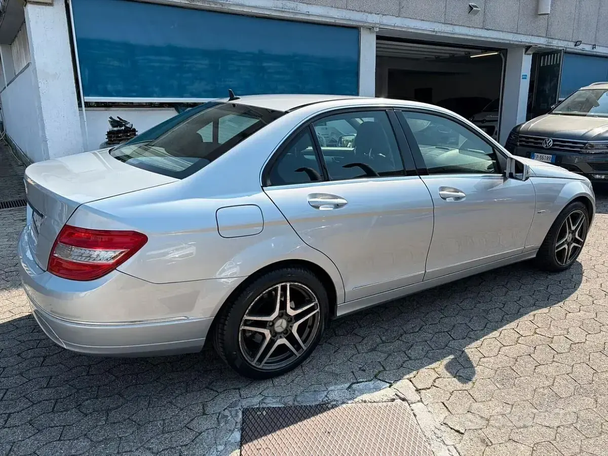 Usata Mercedes C200 Avantgarde 184 CV (135 kW) 2011 Grigio Berlina
