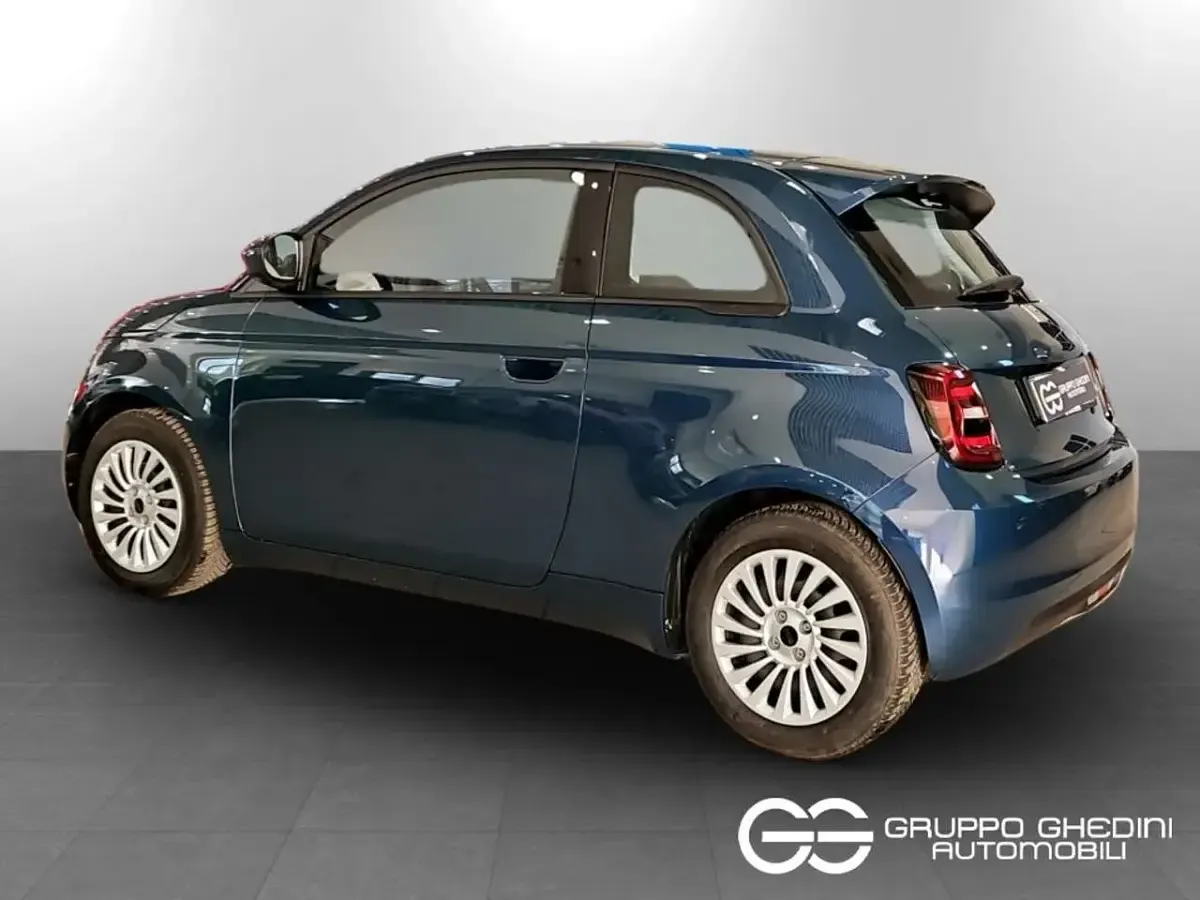 Usata Fiat 500e 42 kW (58 CV) 2023 Blu elegante Berlina
