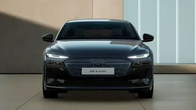Usata Audi A6 e-tron S-Line 138 kW (188 CV) 2025 Blu plasma metallizzato Station wagon