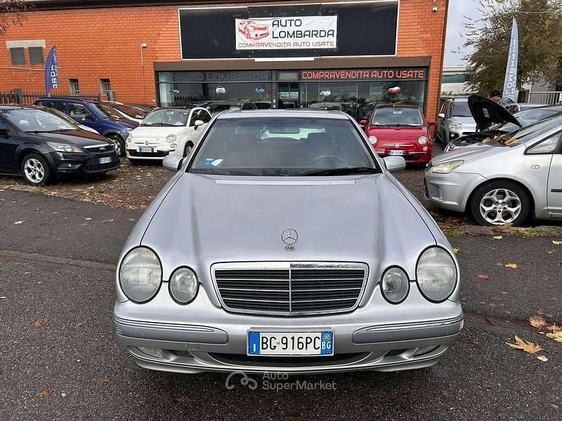 Usata Mercedes E200 Elegance 186 CV (136 kW) 2000 Grigio Berlina