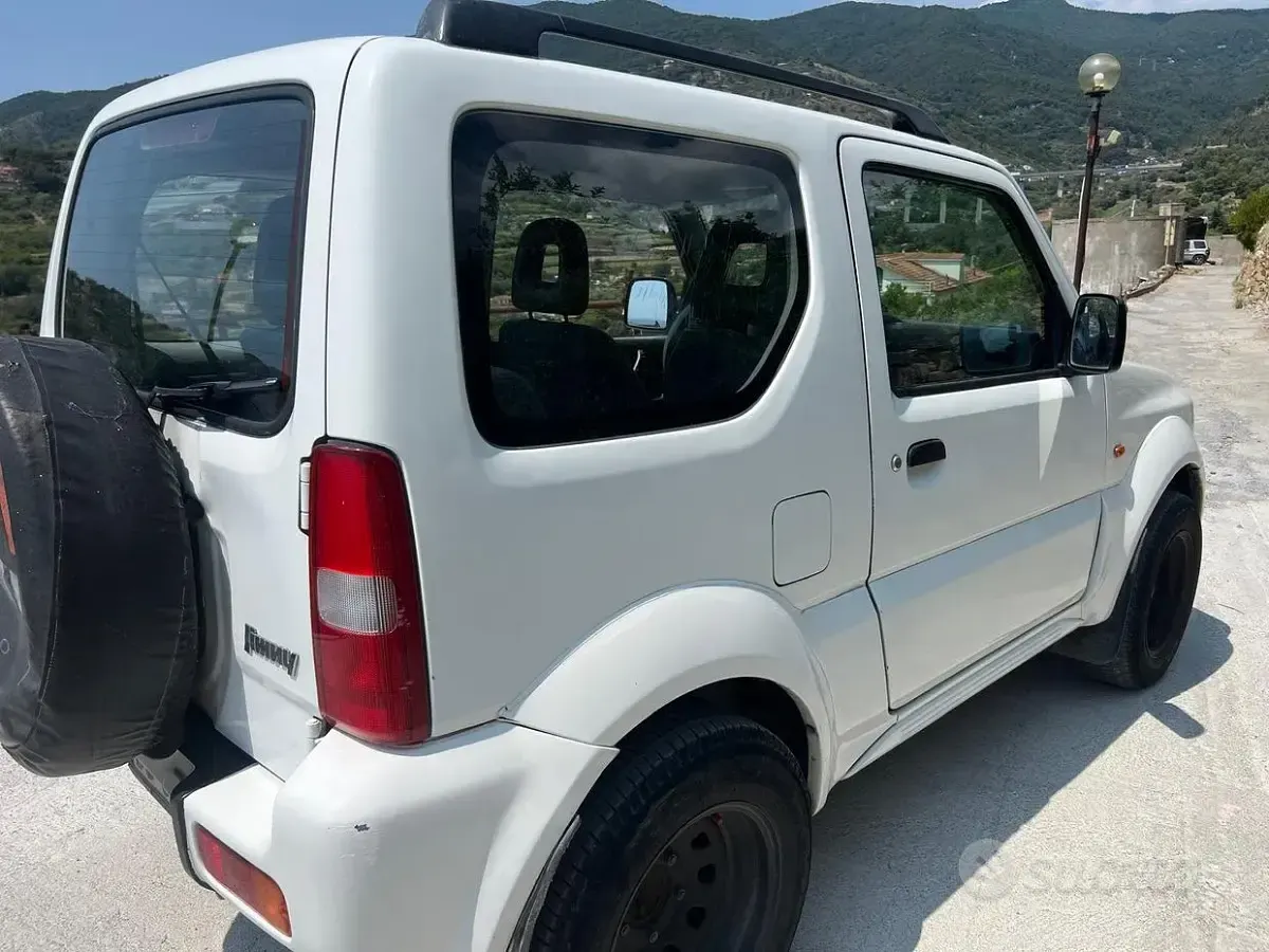 Usata Suzuki Jimny 82 CV (60 kW) 2001 Bianco SUV