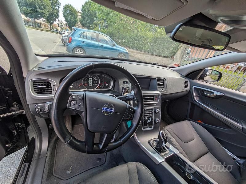Usata Volvo V60 Business Edition 114 CV (83 kW) 2014 Nero Station wagon