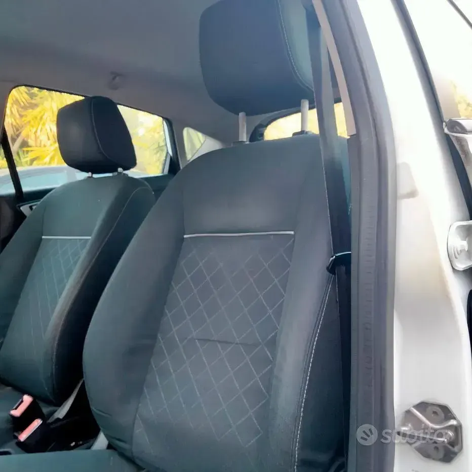 Second-hand Ford Fiesta 60 CP (44 kW) 2012 Alb Berlinǎ