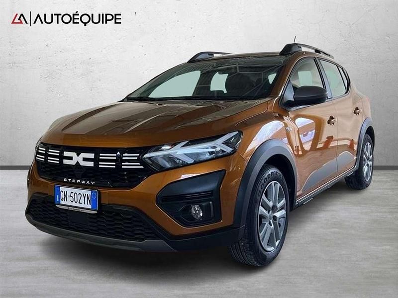 Arancione Usata 2023 Dacia Sandero Comfort Tre volumi | 13.990 € (Buon prezzo) - Immagine 1/4