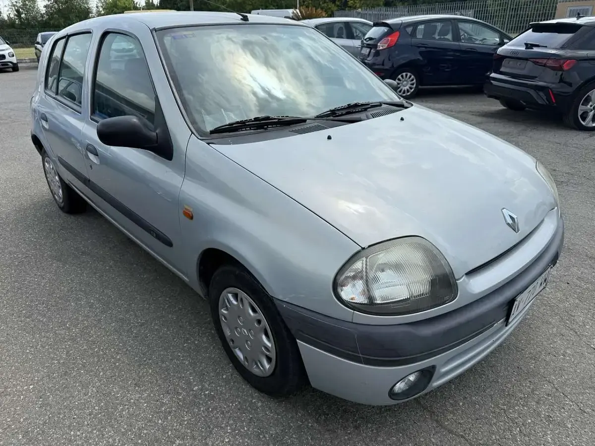 Gebraucht Renault Clio II 75 PS (55 kW) 2000 Other Limousine
