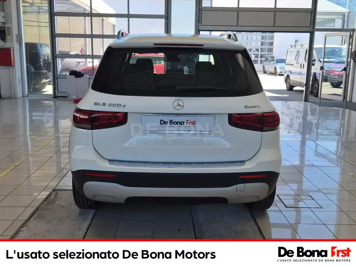 Usata Mercedes GLB200 Business 149 CV (109 kW) 2022 Bianco SUV