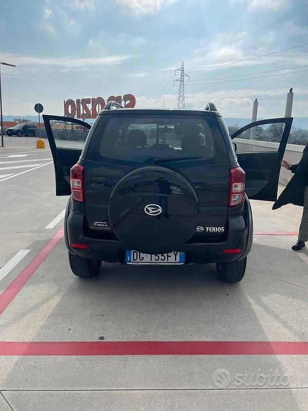 Usata Daihatsu Terios 105 CV (77 kW) 2007 Nero SUV