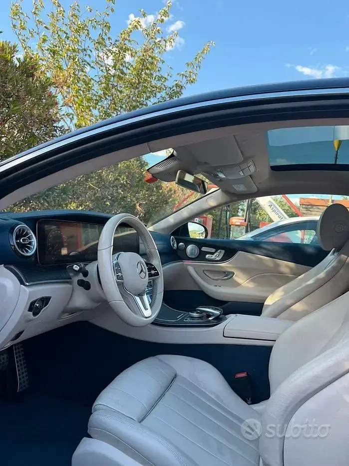 Usata Mercedes E220 194 CV (142 kW) 2020 Blu Coupé