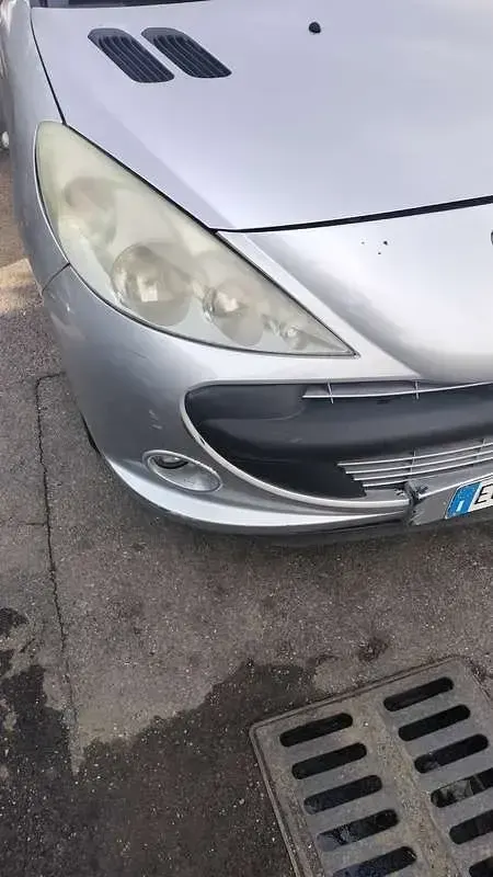 Usata Peugeot 206 60 CV (44 kW) 2011 Berlina