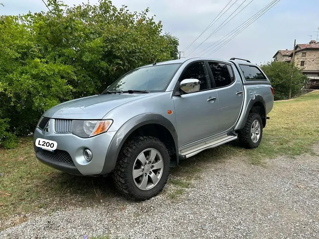 Usata Mitsubishi L200 Intense 136 CV (100 kW) 2006 Grigio Pick-up