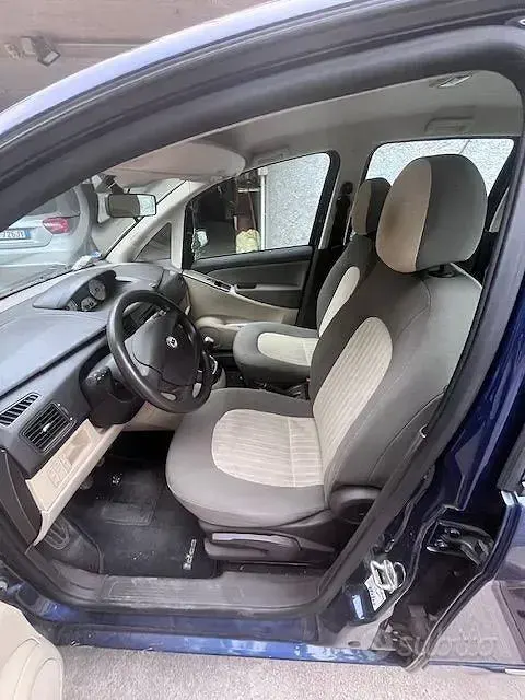 Usata Lancia Musa 90 CV (66 kW) 2007 Bluazzurro Monovolume