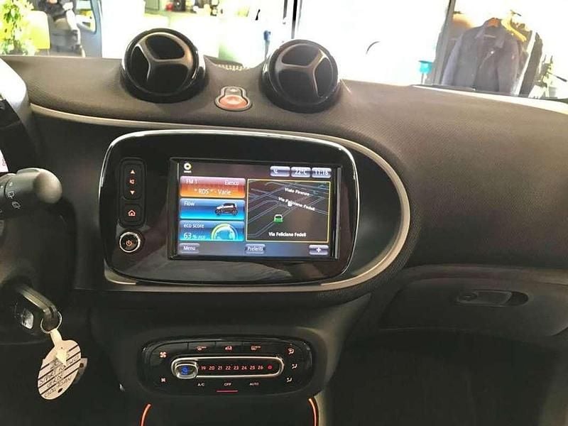 Begagnad Smart ForTwo Coupé Passion 41 kW (56 HK) 2020 Grön Halvkombi