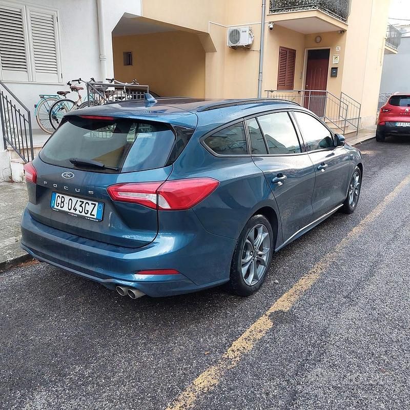 Usata Ford Focus ST-Line 120 CV (88 kW) 2019 Blu Station wagon