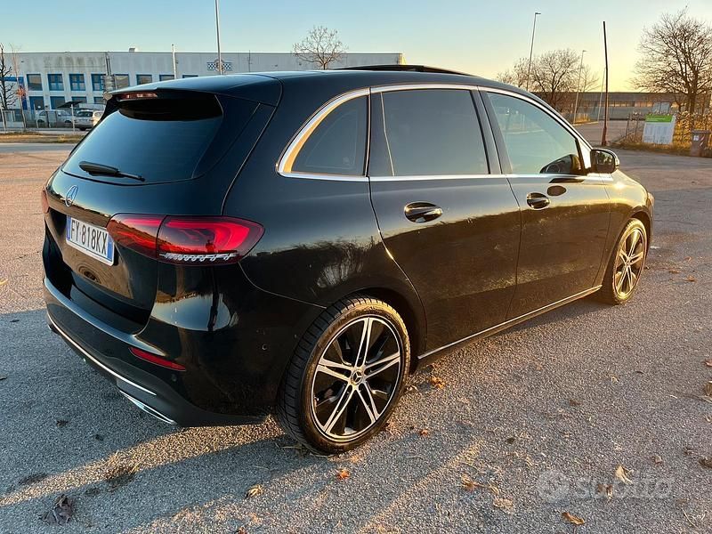 Usata Mercedes B200 150 CV (110 kW) 2019 Nero Monovolume