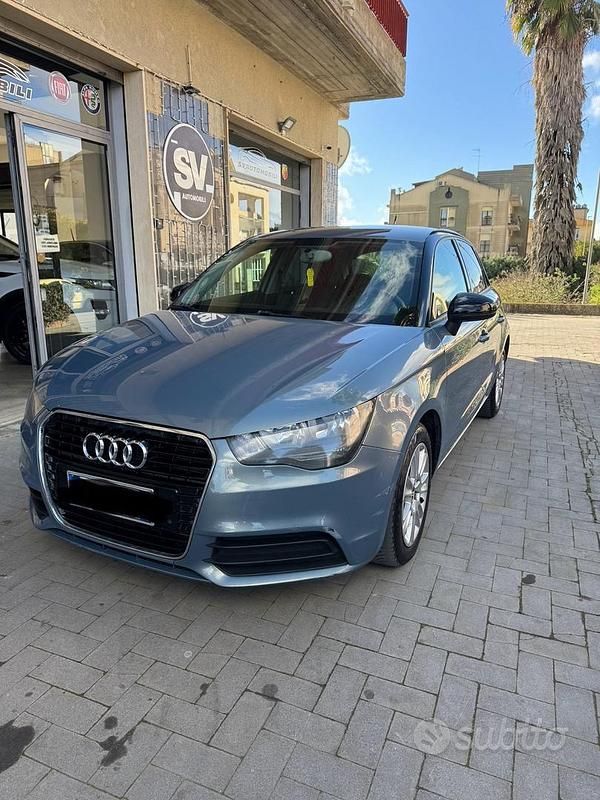 Blu Usata 2012 Audi A1 Ambition Tre volumi | 7399 € (Ottimo prezzo) - Immagine 1/4