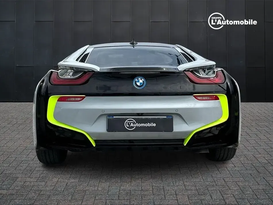 Usata BMW i8 231 CV (169 kW) 2016 Grigio Coupé