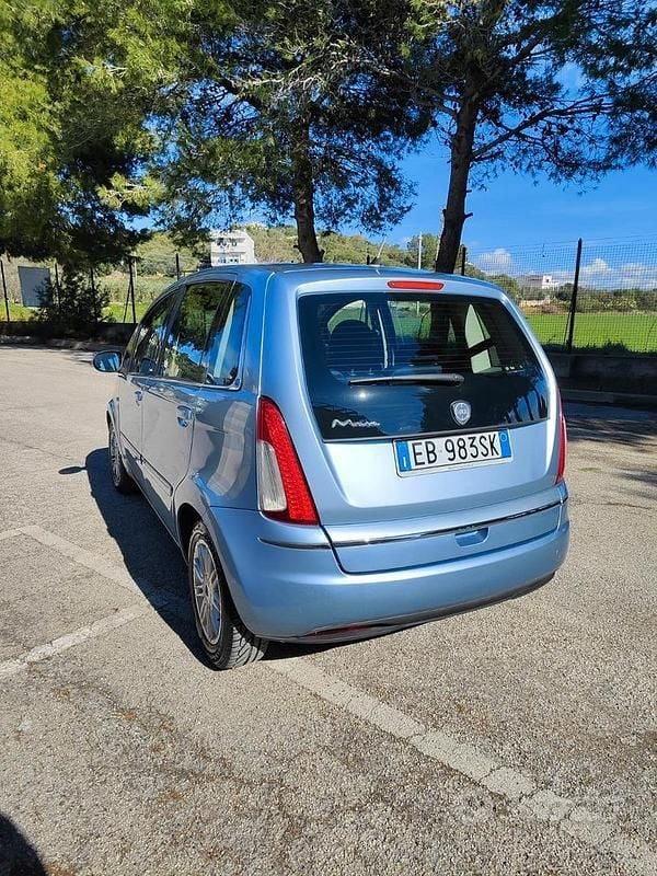 Usata Lancia Musa 90 CV (66 kW) 2010 Blu Monovolume