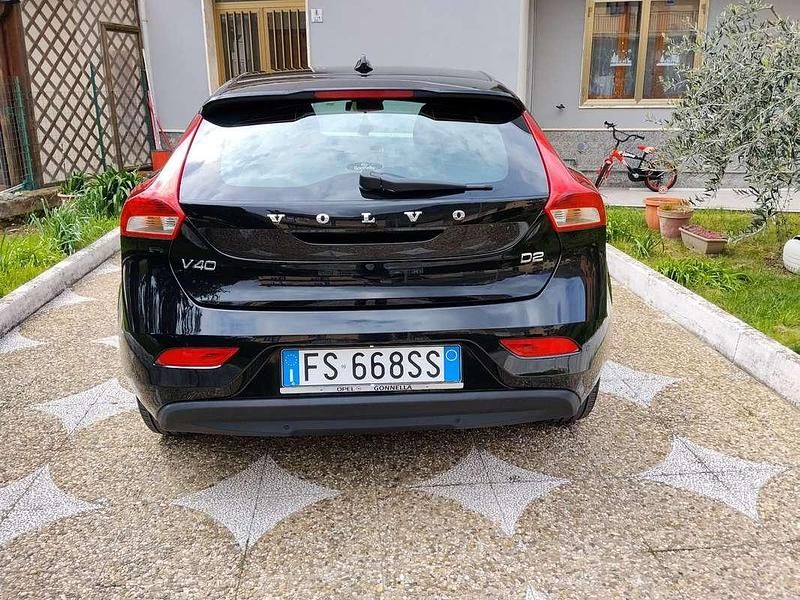 Usata Volvo V40 120 CV (88 kW) 2018 Berlina
