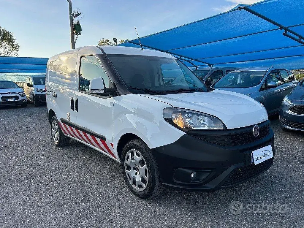 Usata Fiat Doblò Lounge 120 CV (88 kW) 2020 Bianco Monovolume