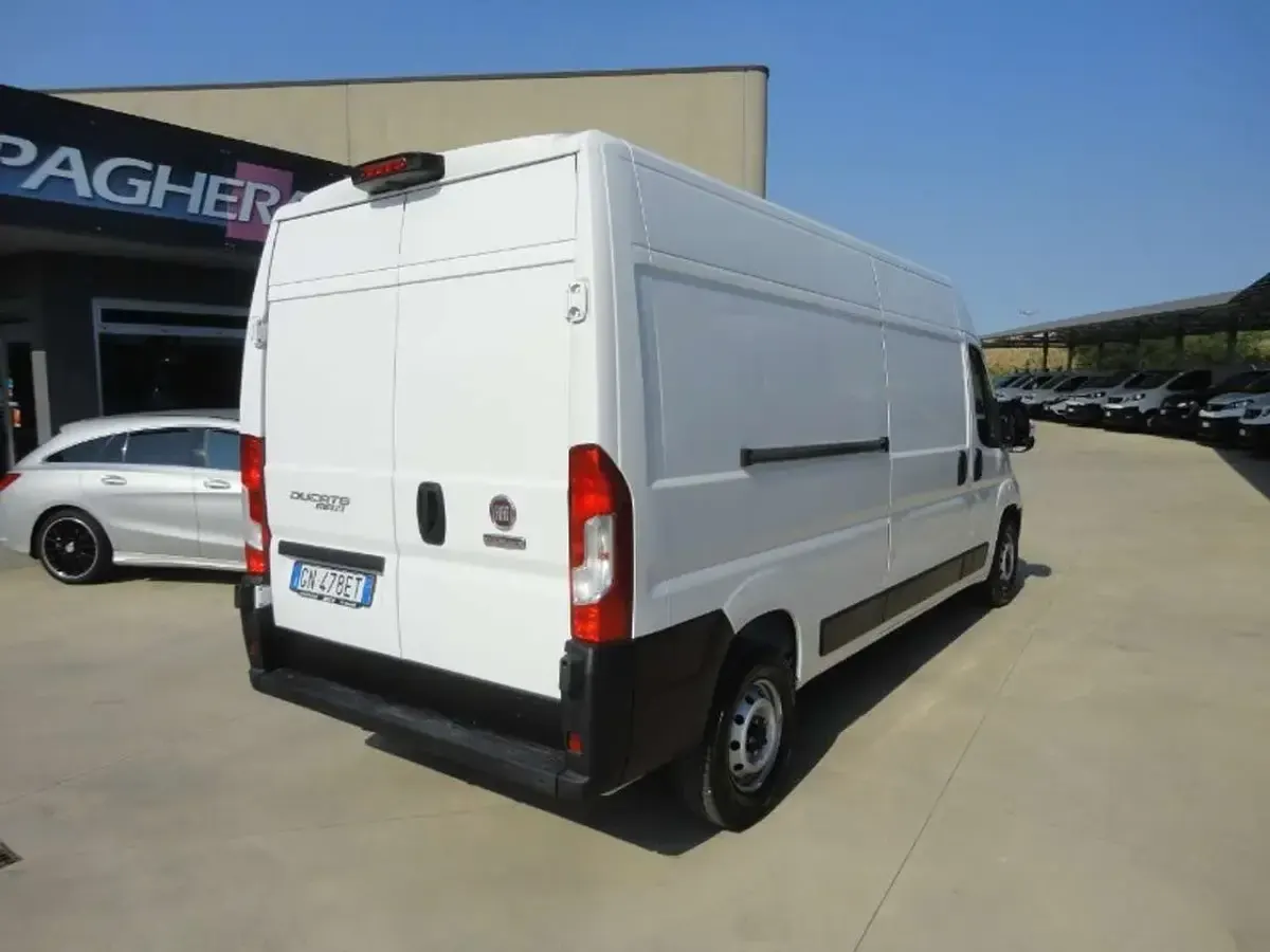 Usata Fiat Ducato 140 CV (102 kW) 2023 Bianco Furgone