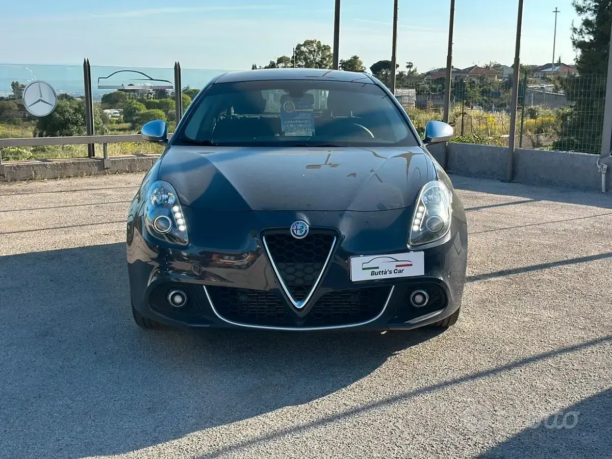 Usata Alfa Romeo Giulietta Super 120 CV (88 kW) 2019 Marrone Utilitaria