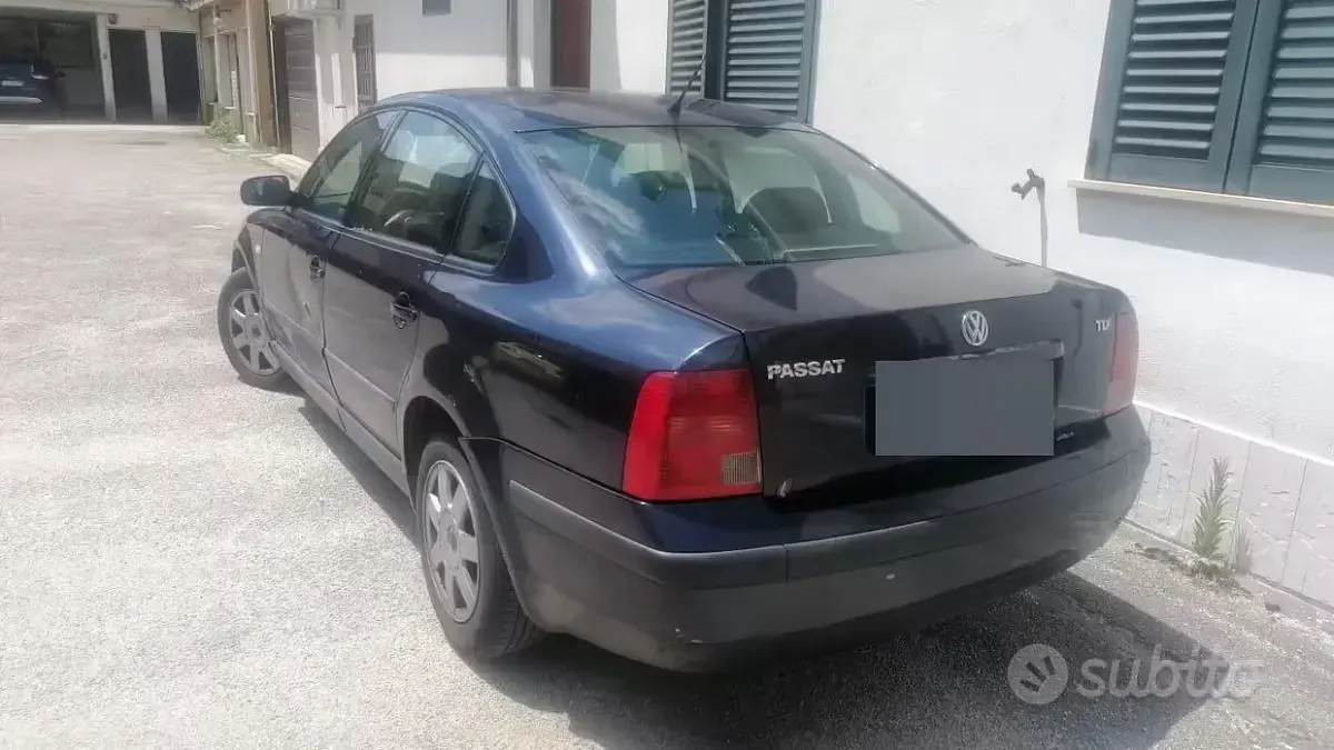 Usata VW Passat 110 CV (80 kW) 1999 Viola Berlina
