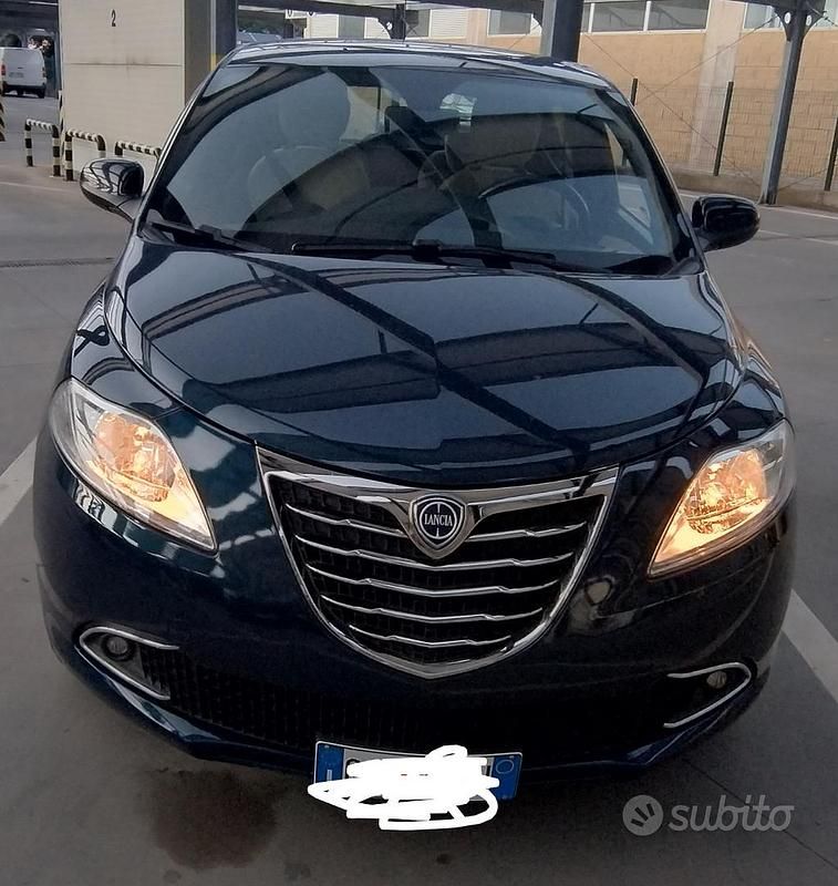 Blu Usata 2015 Lancia Ypsilon Due volumi | 7850 € (Cara) - Immagine 1/4