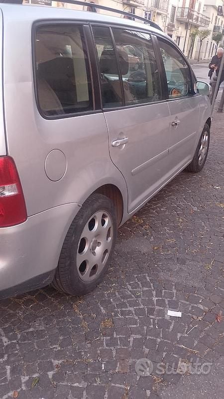 Usata VW Touran 101 CV (74 kW) 2004 Grigio Monovolume
