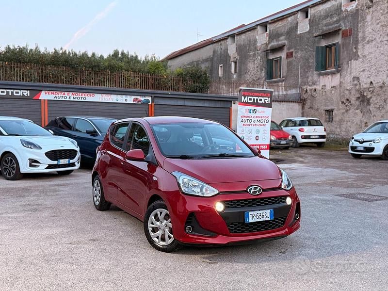 Usata Hyundai i10 66 CV (48 kW) 2018 Rosso Utilitaria