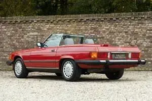 Usata Mercedes 560 230 CV (169 kW) 1986 Rosso Cabrio