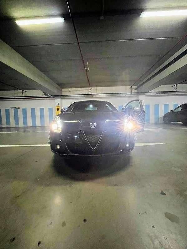 Usata Alfa Romeo Giulietta Super 175 CV (128 kW) 2017 Nero Utilitaria