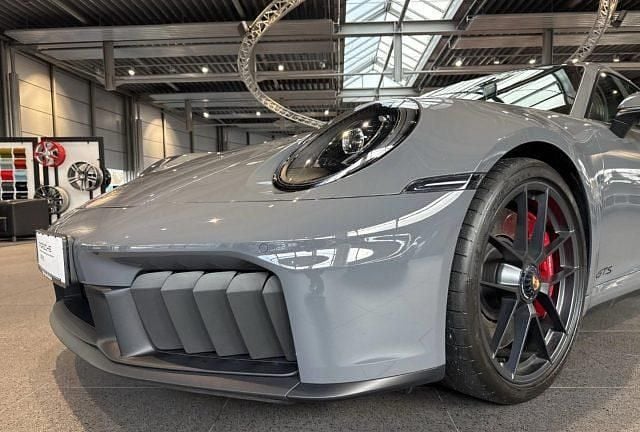 Usata Porsche 911 Sport 541 CV (397 kW) 2025 Grigio metallizzato Utilitaria