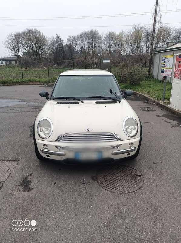 Usata Mini ONE 90 CV (66 kW) 2004 Utilitaria