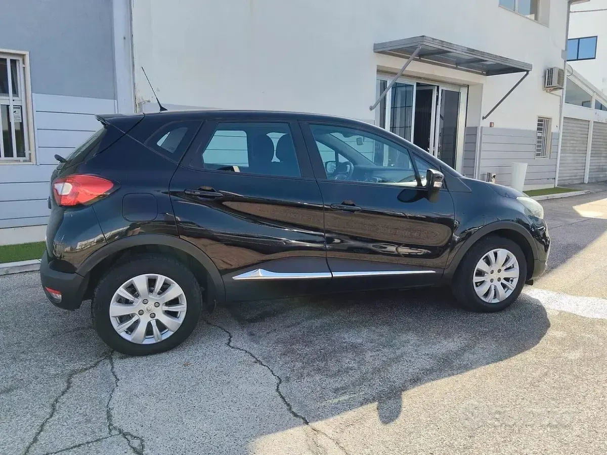 Usata Renault Captur 90 CV (66 kW) 2014 Nero SUV