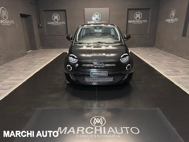 Usata Fiat 500e Passion 86 kW (118 CV) 2024 Nero pastello Berlina