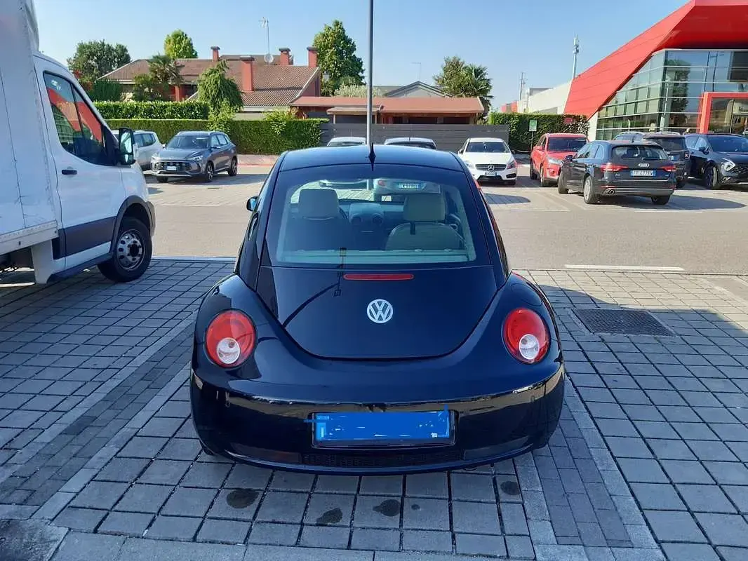 Usata VW New Beetle 105 CV (77 kW) 2007 Nero Utilitaria