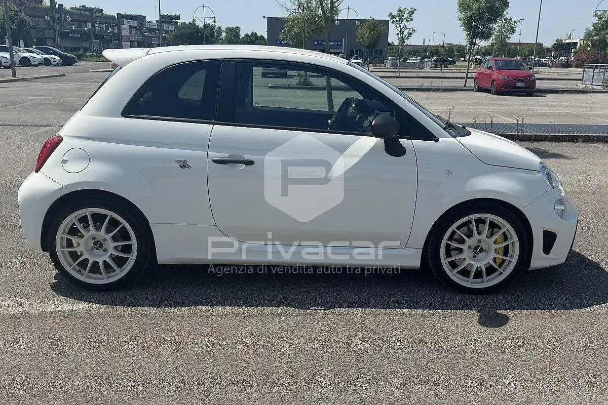 Usata Abarth 695 180 CV (132 kW) 2024 Bianco Utilitaria