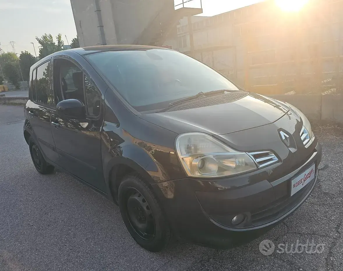 Usata Renault Modus 75 CV (55 kW) 2011 Nero Monovolume