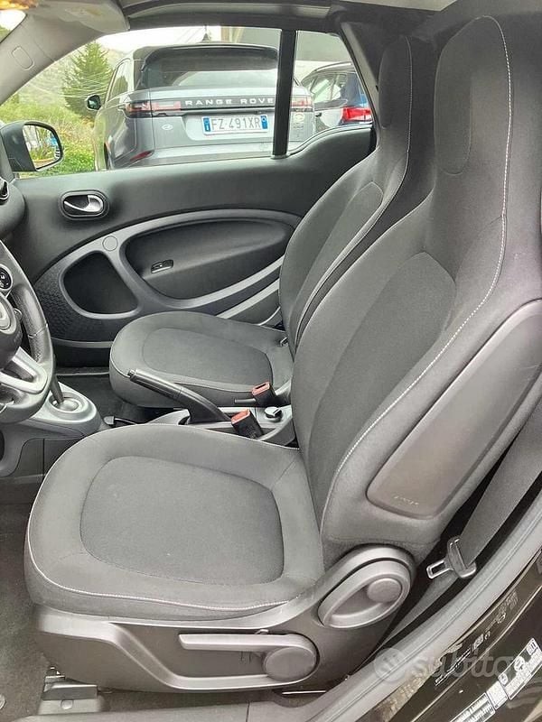 Usata Smart ForTwo Cabrio Passion 90 CV (66 kW) 2019 Nero pastello Cabrio