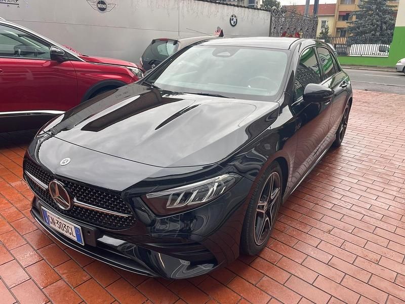 Nero Usata 2023 Mercedes A180 AMG Line Premium Plus Berlina | 30.900 € (Buon prezzo) - Immagine 1/4