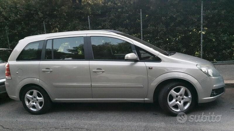 Usata Opel Zafira 140 CV (102 kW) 2007 Monovolume