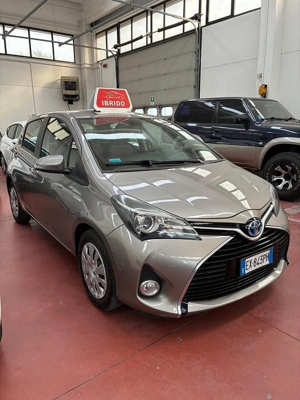 Usata Toyota Yaris Hybrid Style 74 CV (54 kW) 2014 Grigio Berlina