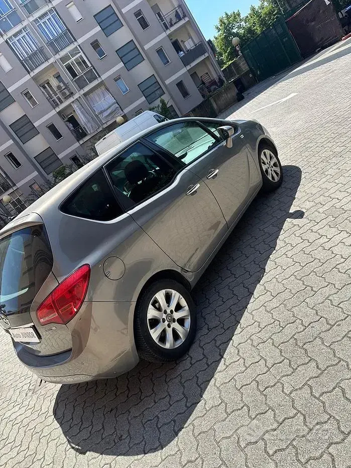 Usata Opel Meriva 95 CV (69 kW) 2011 Grigio Monovolume