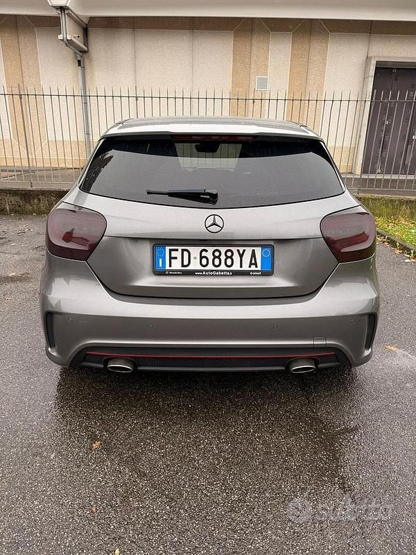 Usata Mercedes A250 211 CV (155 kW) 2015 Grigio Berlina