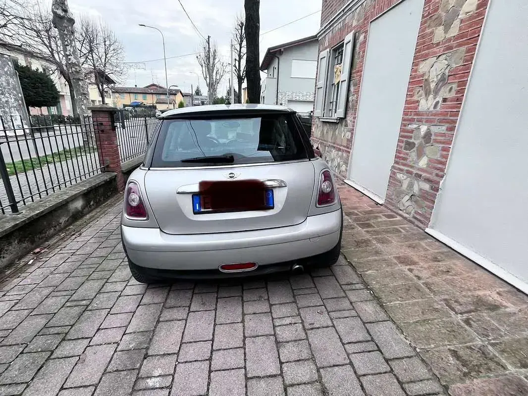 Usata Mini ONE 98 CV (72 kW) 2010 Argento Utilitaria
