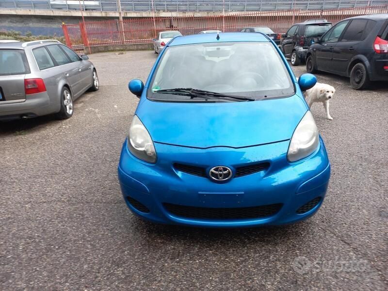 Blu Usata 2009 Toyota Aygo Sol Due volumi | 3800 € (Buon prezzo) - Immagine 1/4